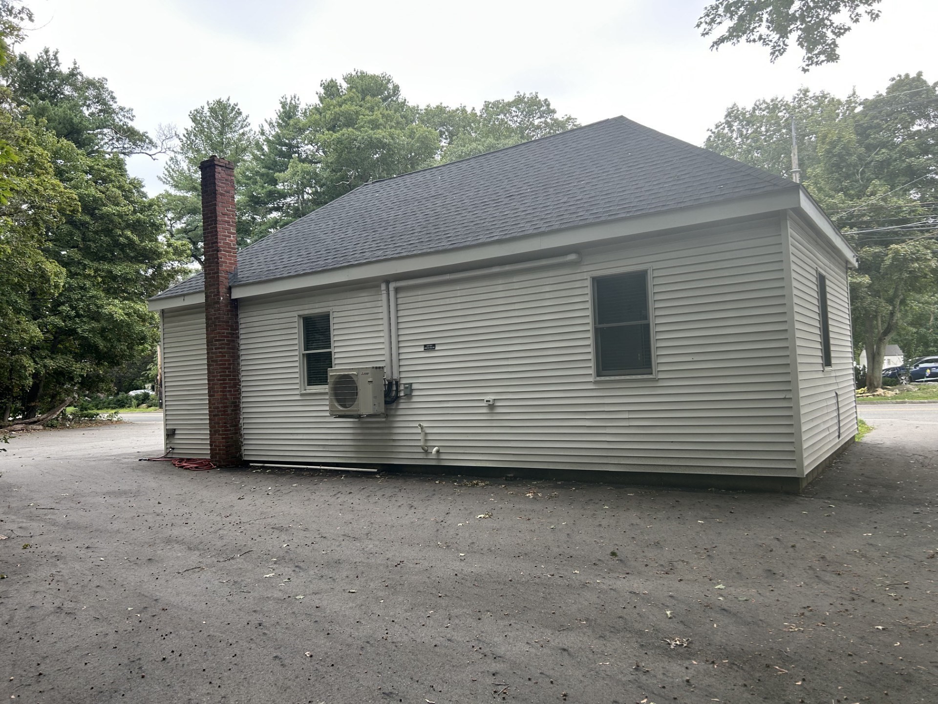 630 Salem St Property Photo 3