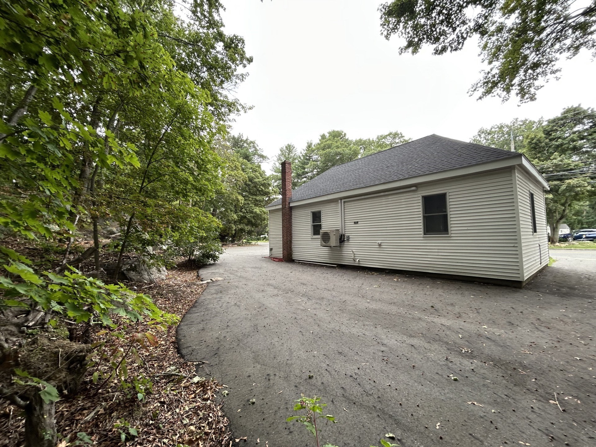 630 Salem St Property Photo 4