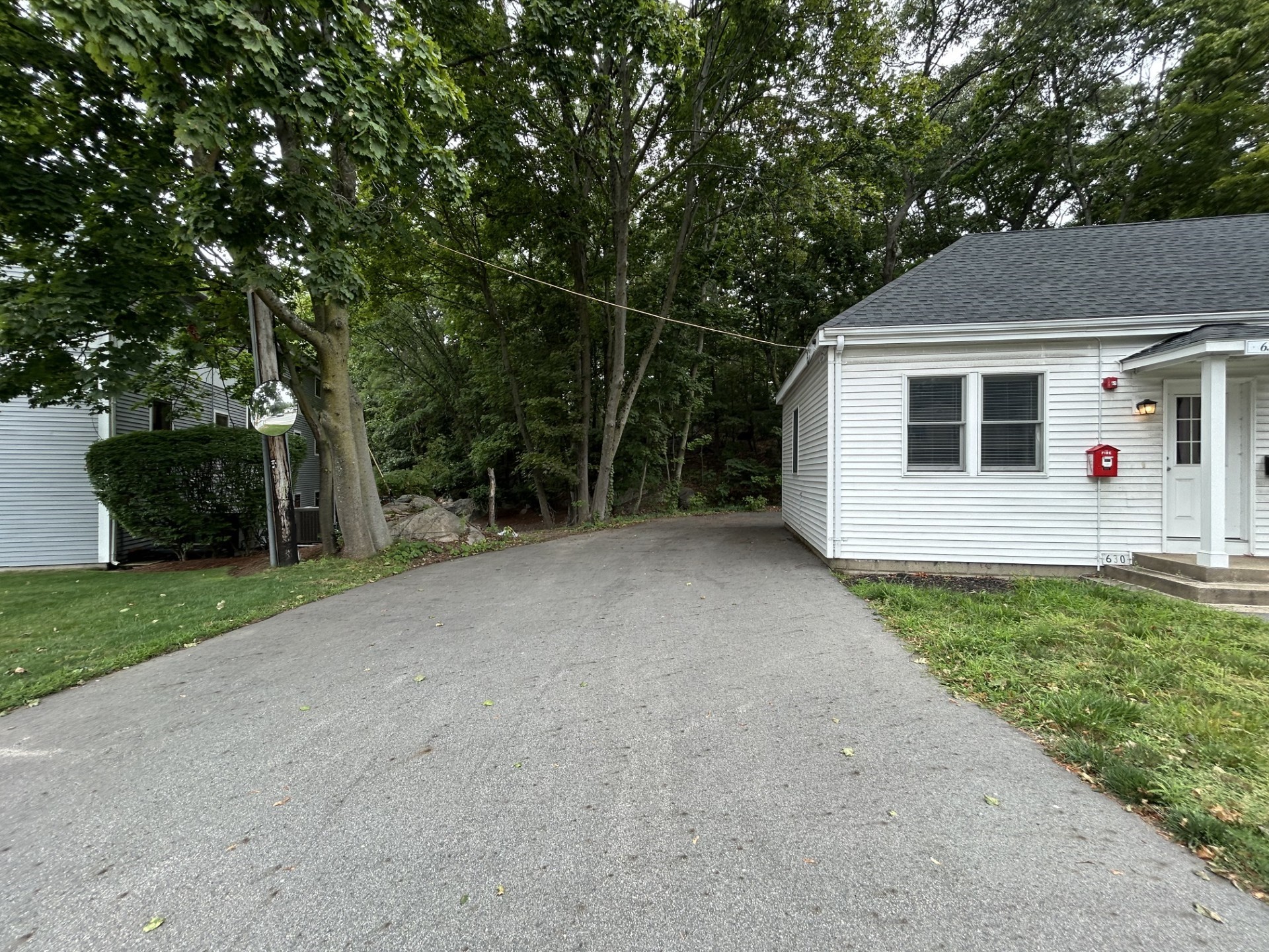 630 Salem St Property Photo 5