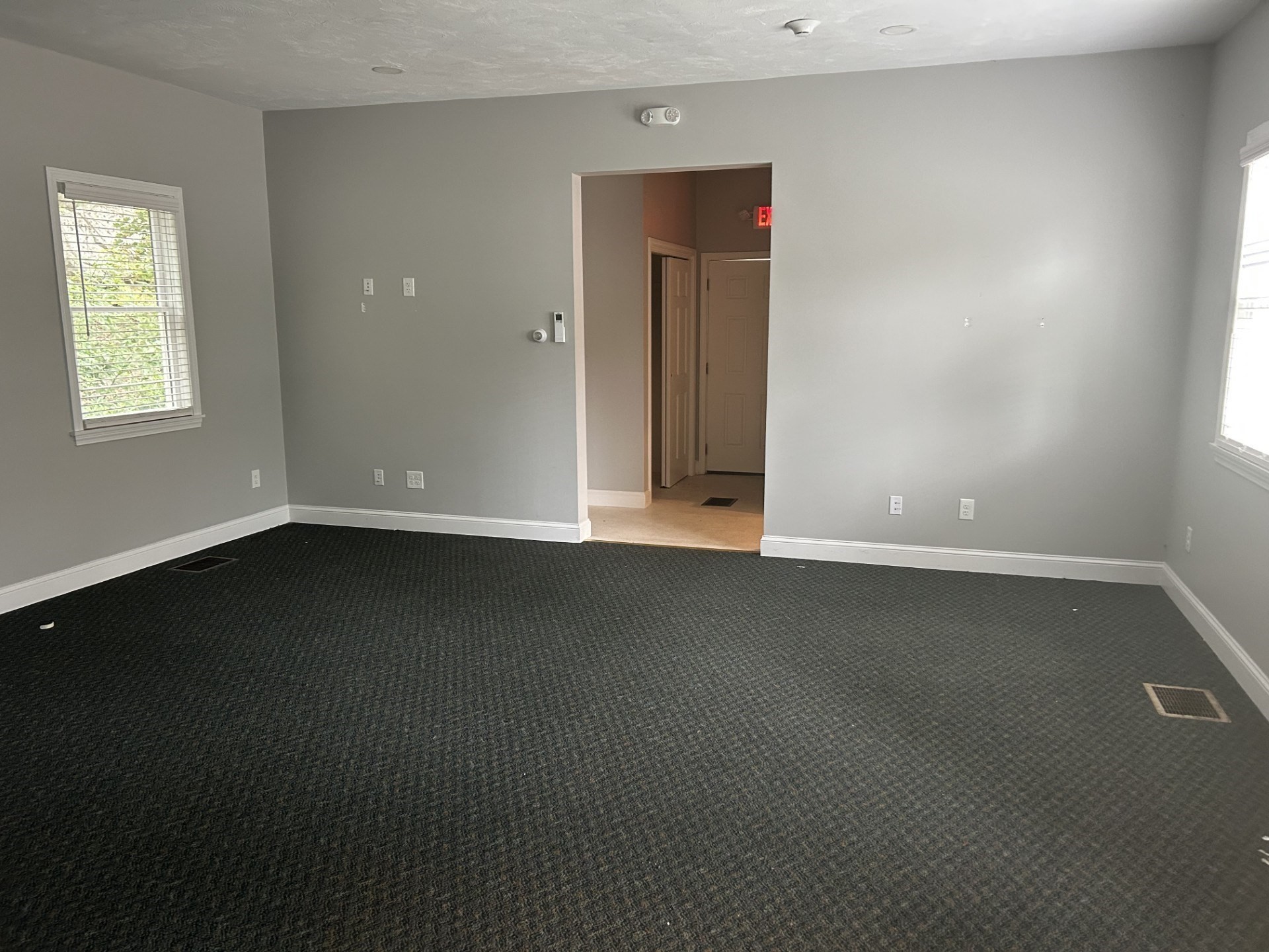 630 Salem St Property Photo 6