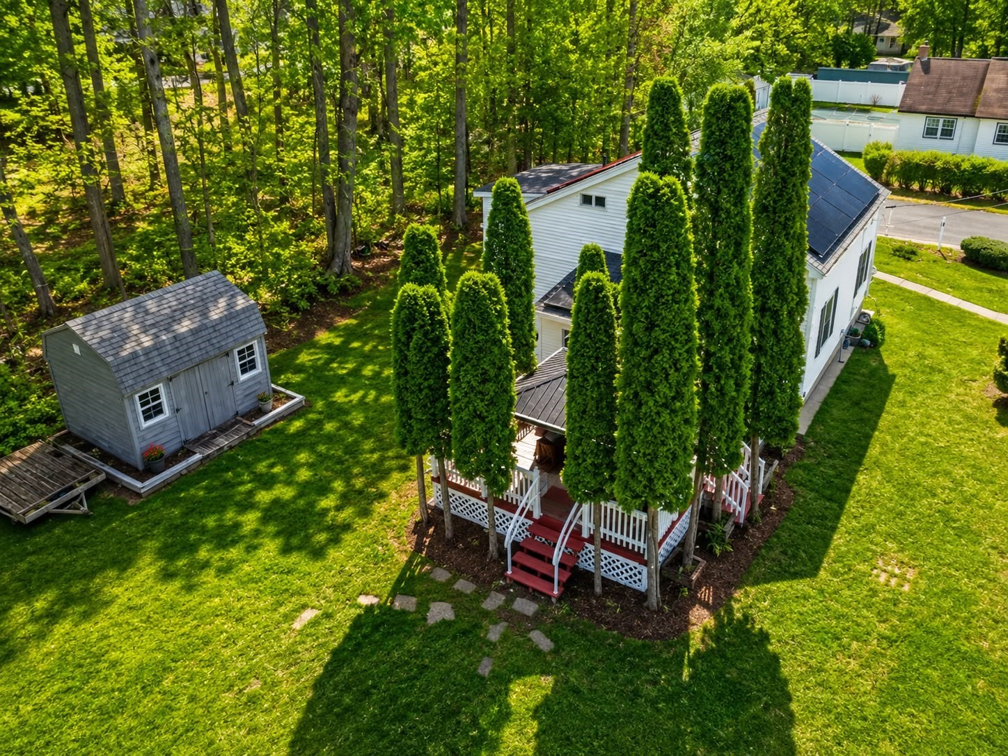 56 Kirby Ave Property Photo 3
