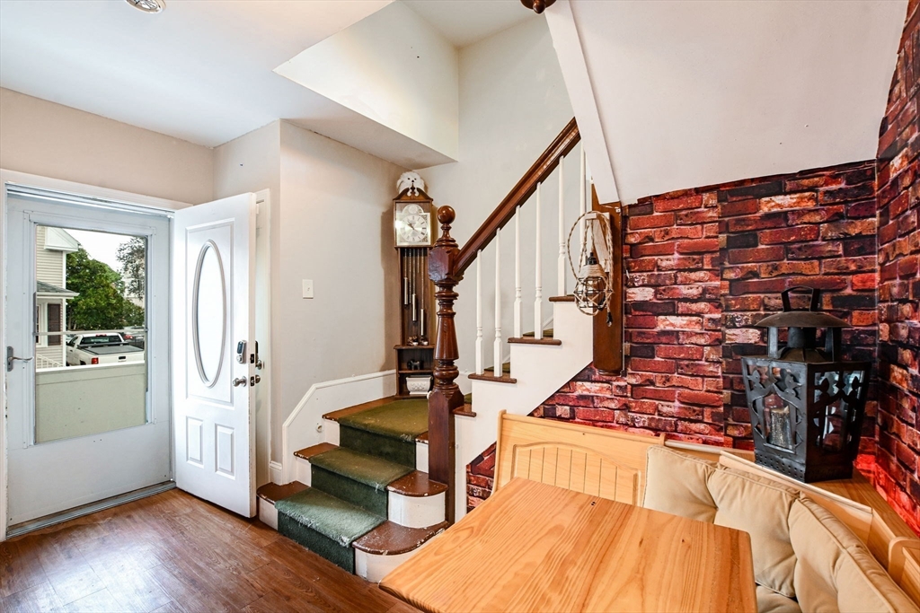 118 Parker St Property Photo 3