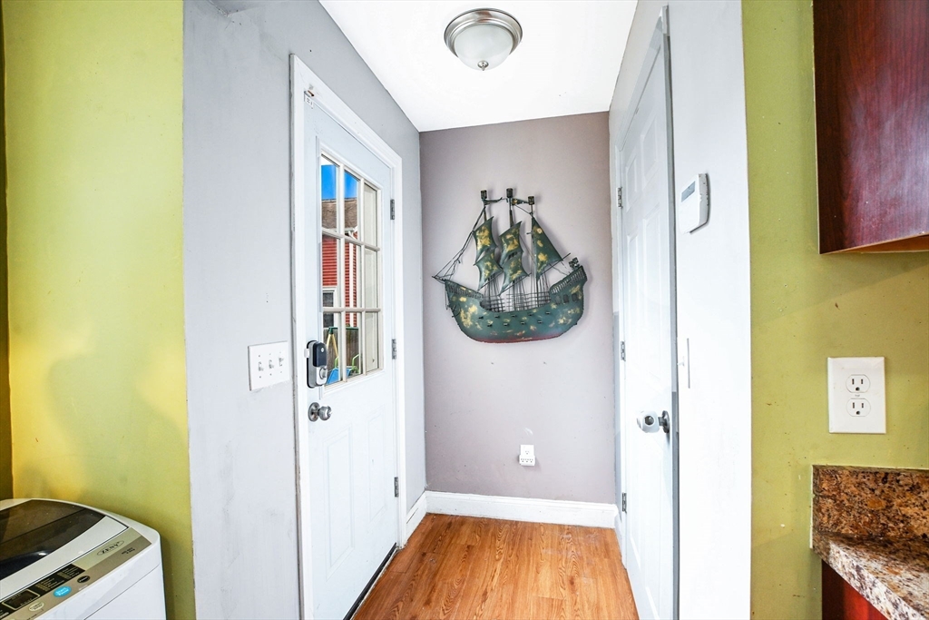 118 Parker St Property Photo 8
