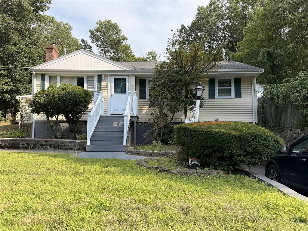 115 Center St Property Photo 1