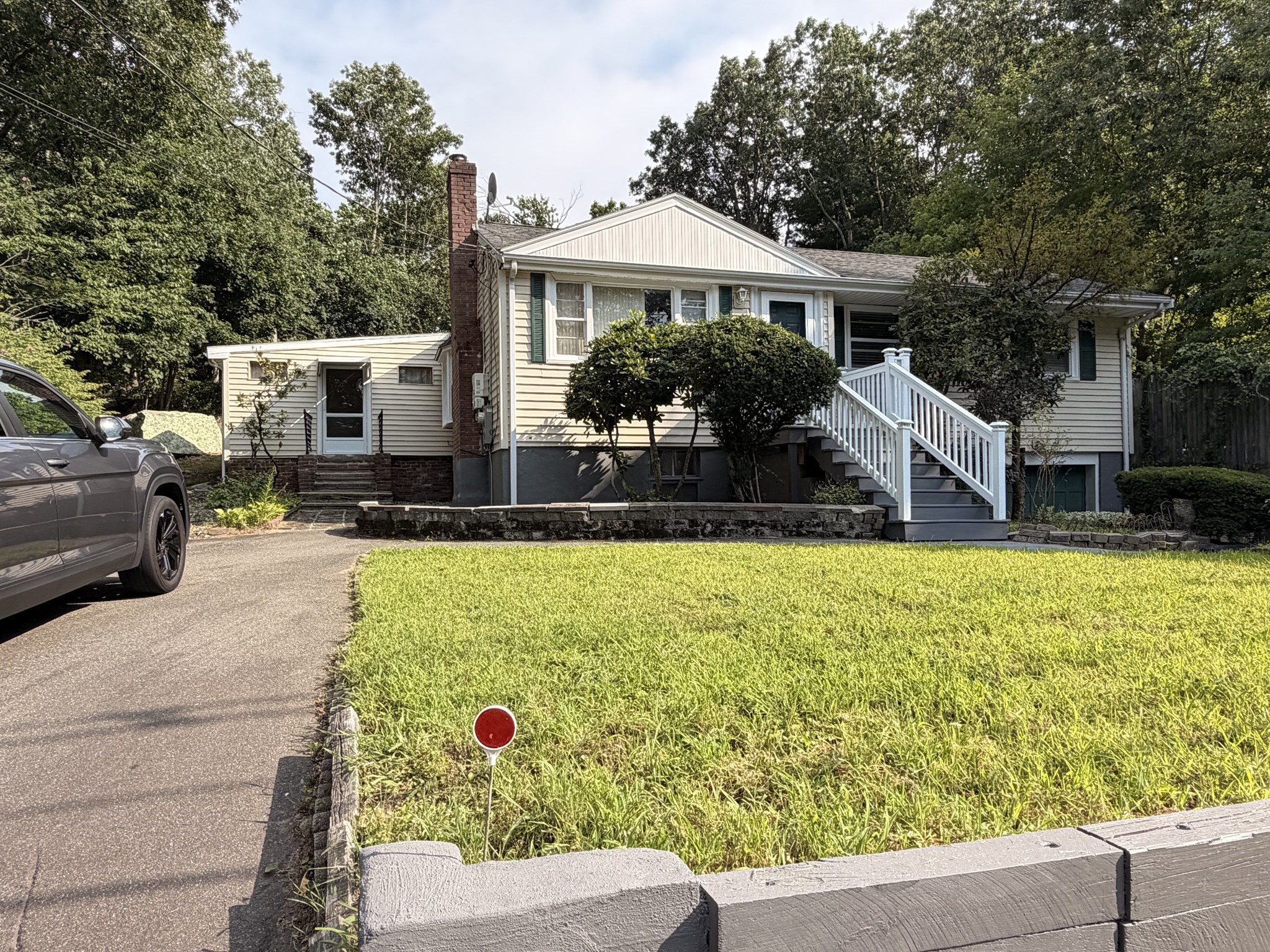 115 Center St Property Photo 3