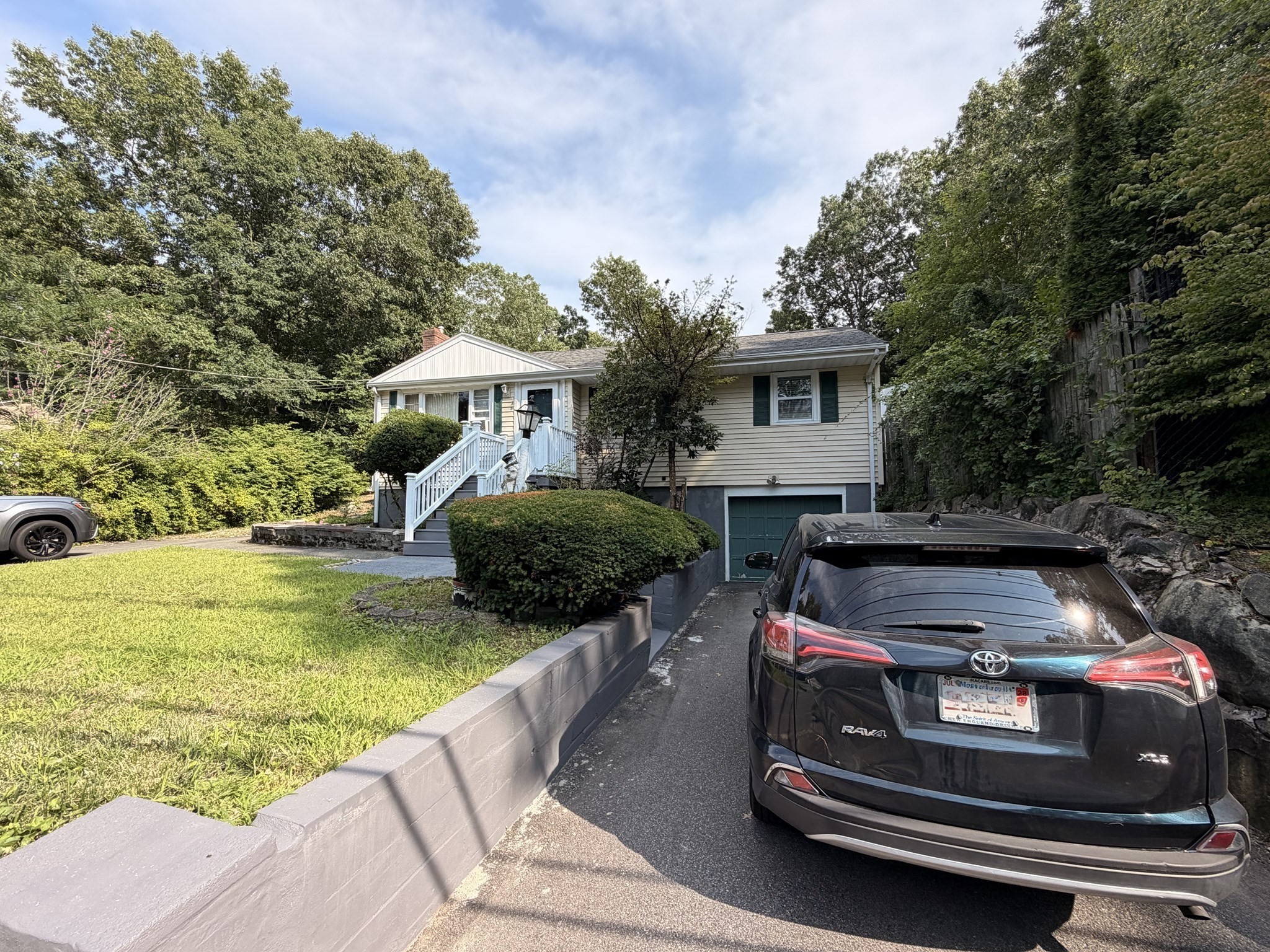 115 Center St Property Photo 4