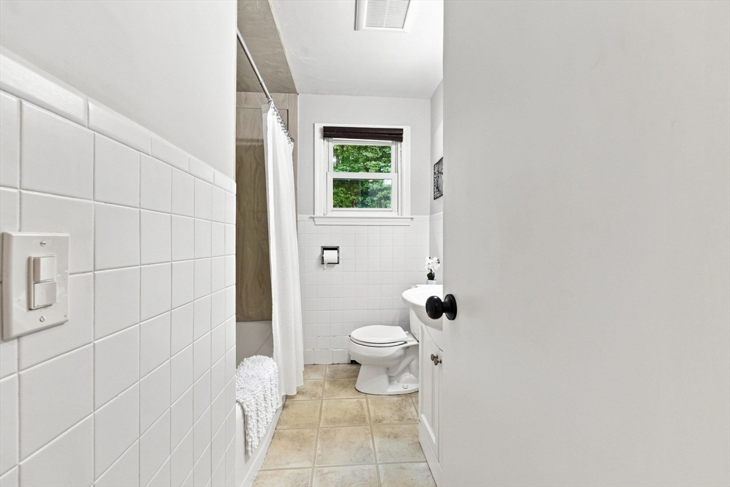 111 Florida Drive Property Photo 19