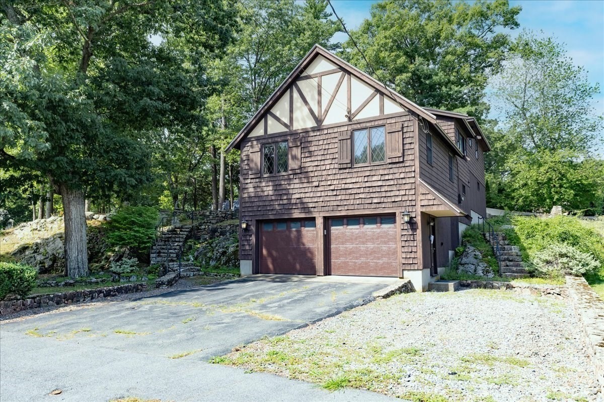 43 Ledgewood Dr Property Photo 1