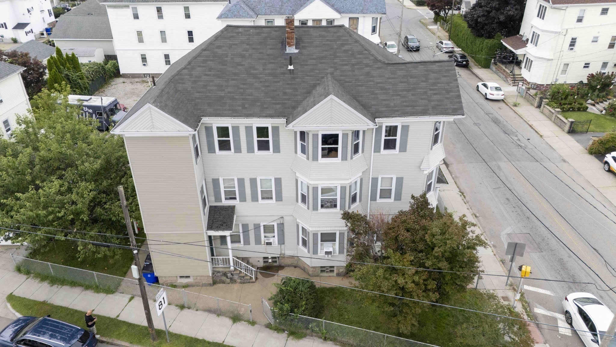1025 Globe St Property Photo 3