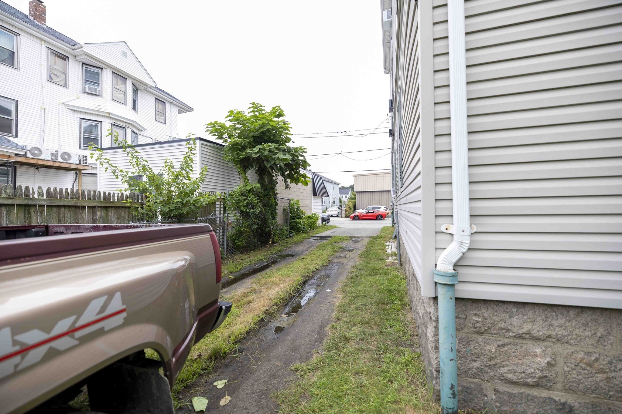 1025 Globe St Property Photo 6