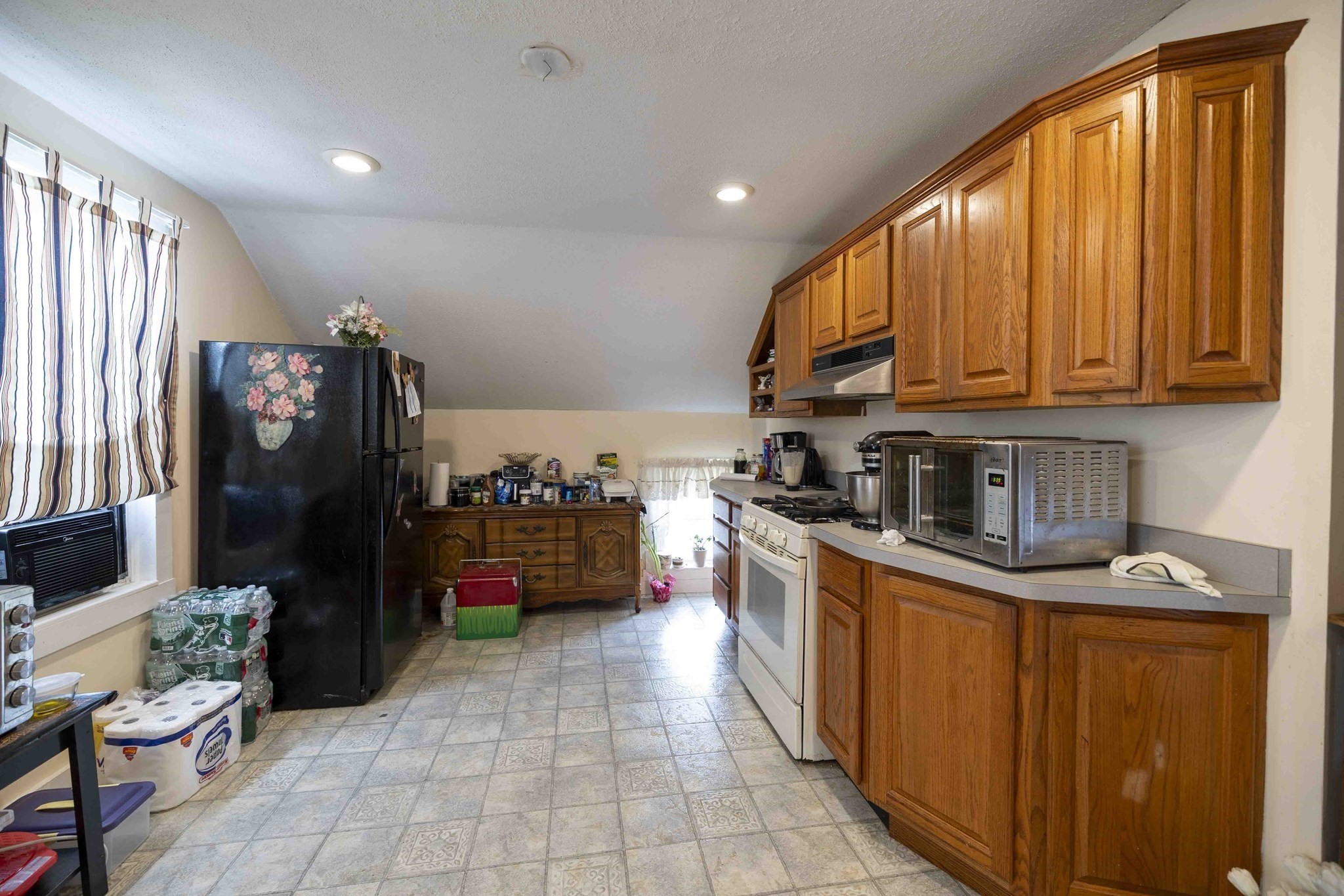 593 Plymouth Ave Property Photo 5