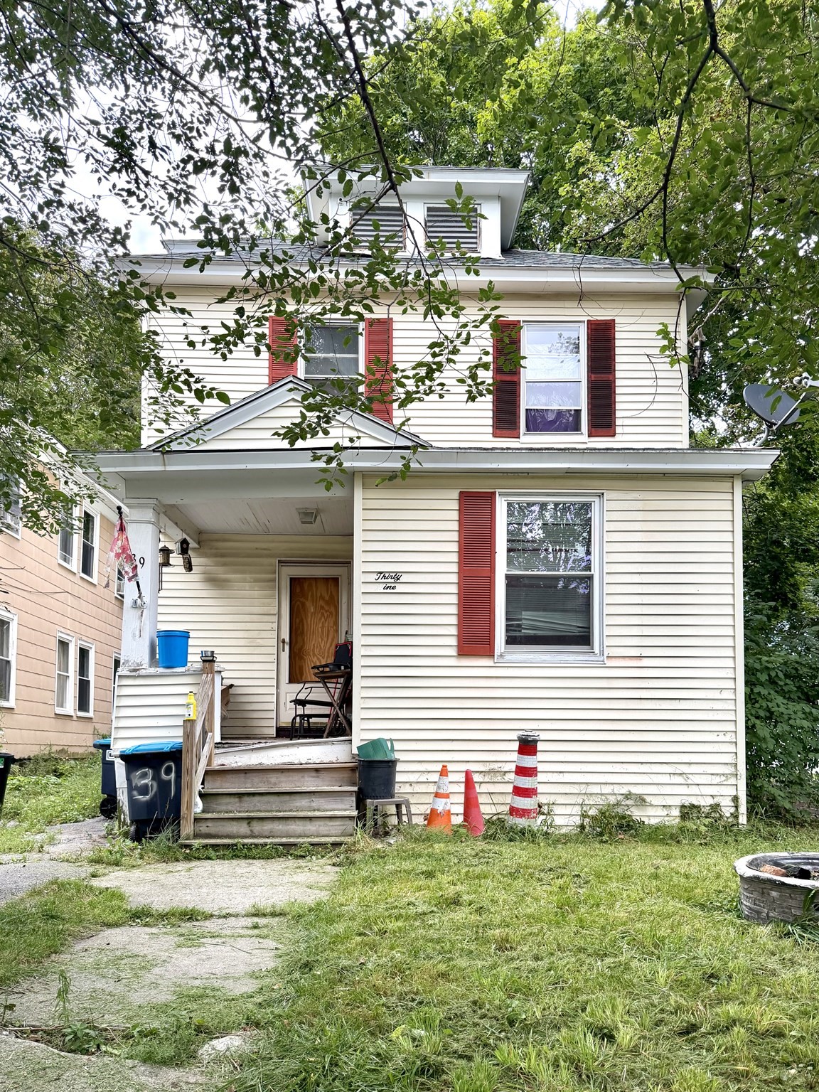 39 Hull Ave Property Photo 3