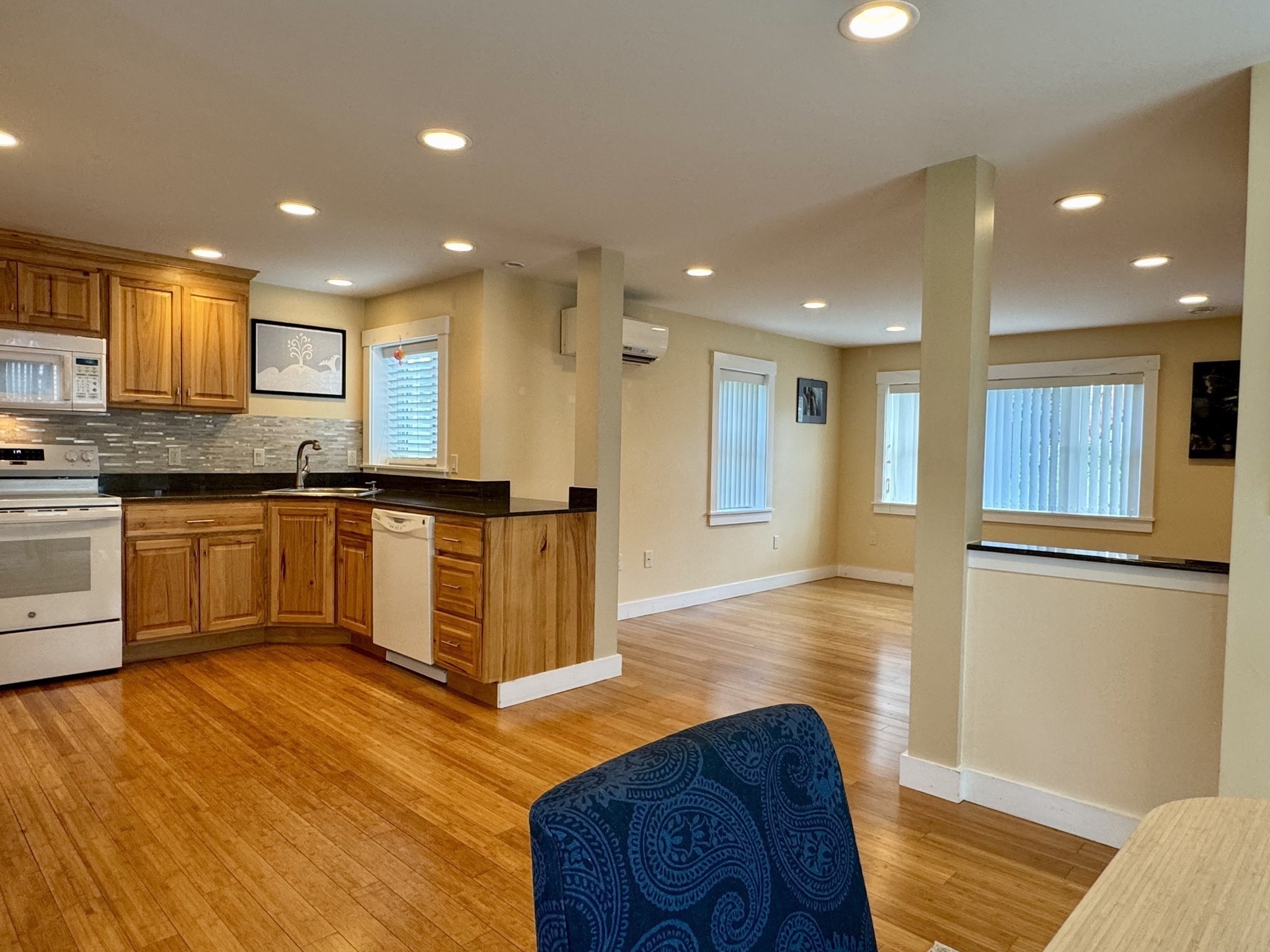 104 Davis Street Property Photo 4