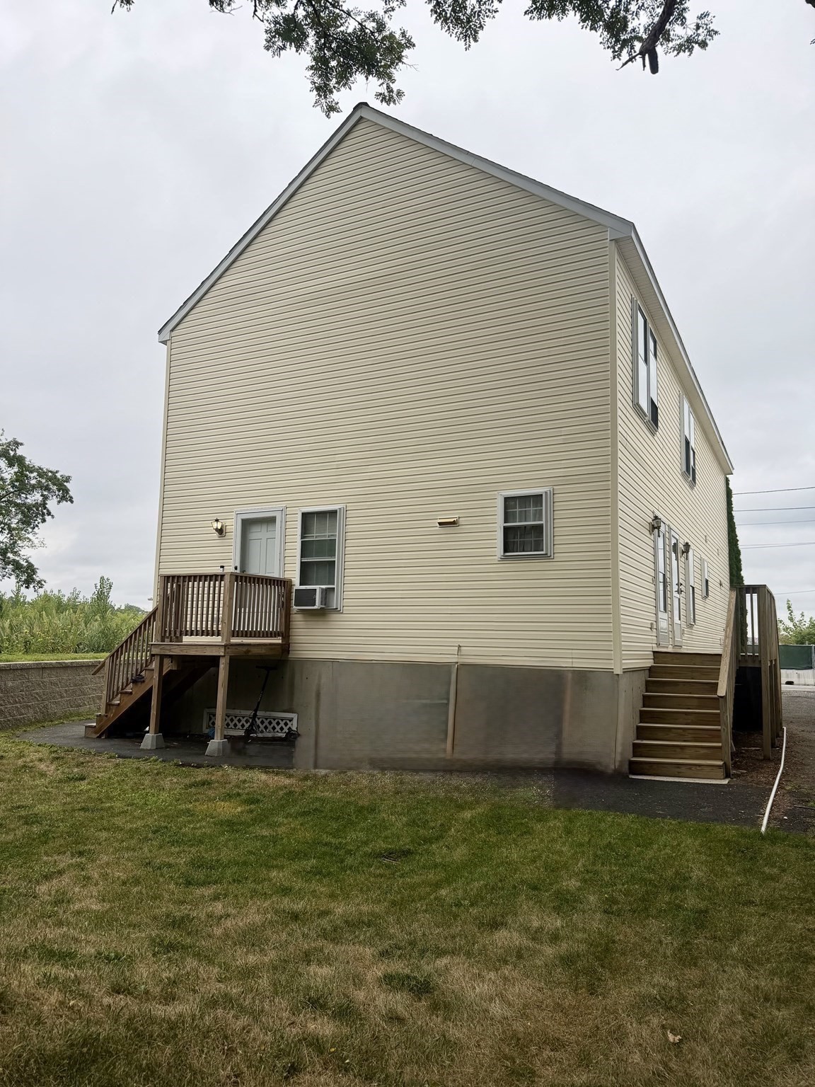 130 Washburn Ave Property Photo 4