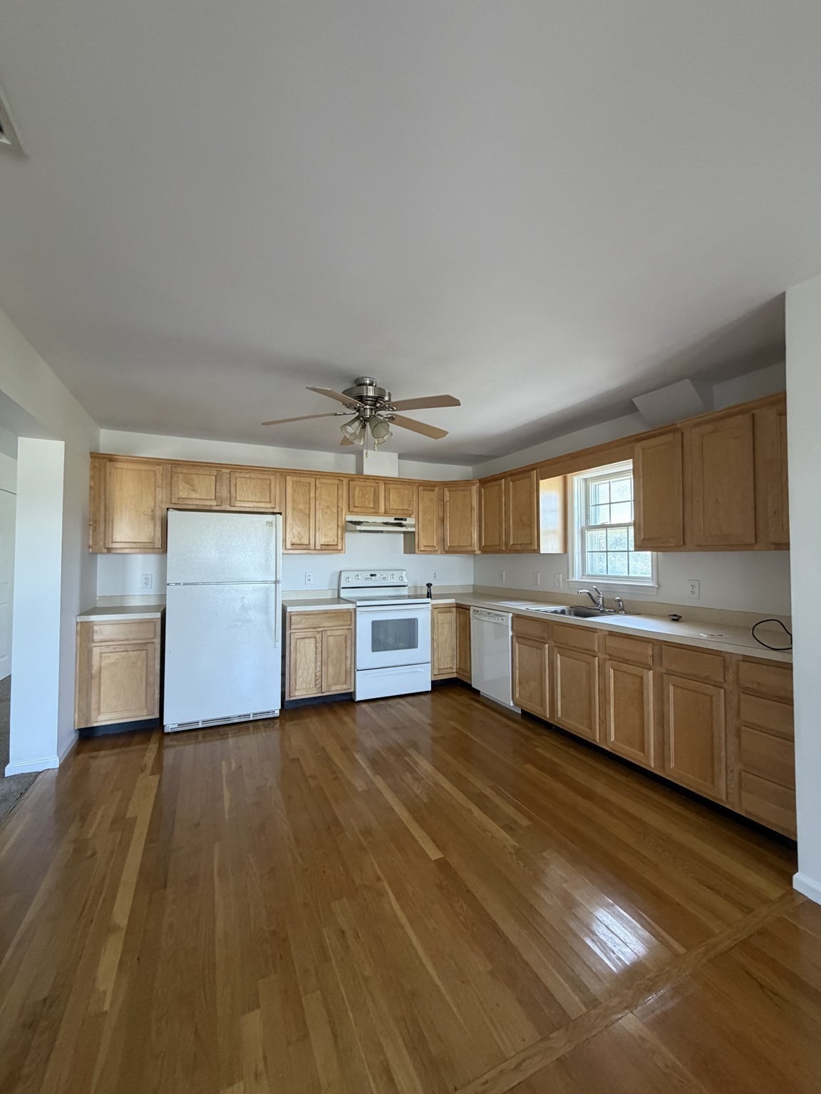 130 Washburn Ave Property Photo 10