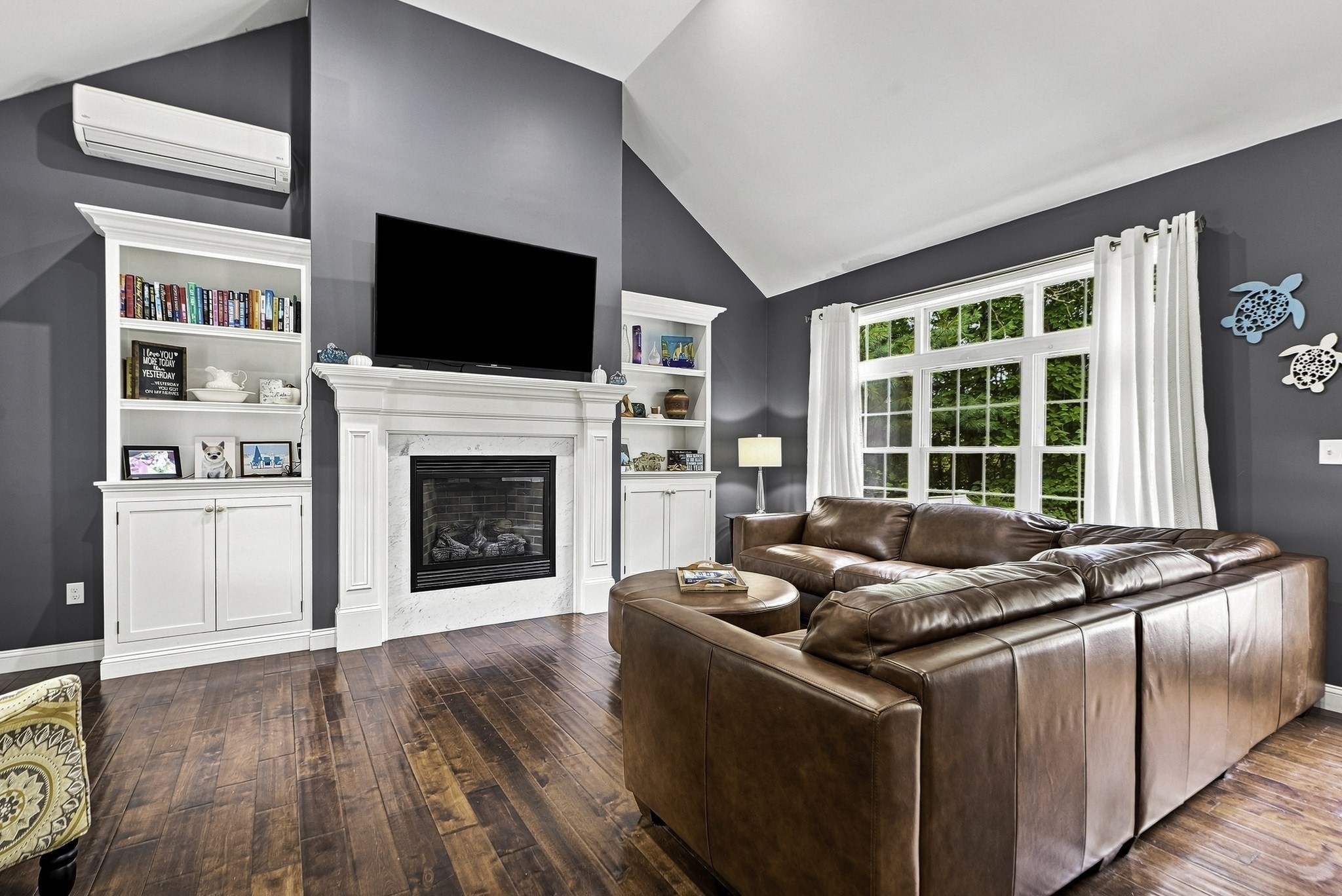 8 Mellen St Property Photo 4