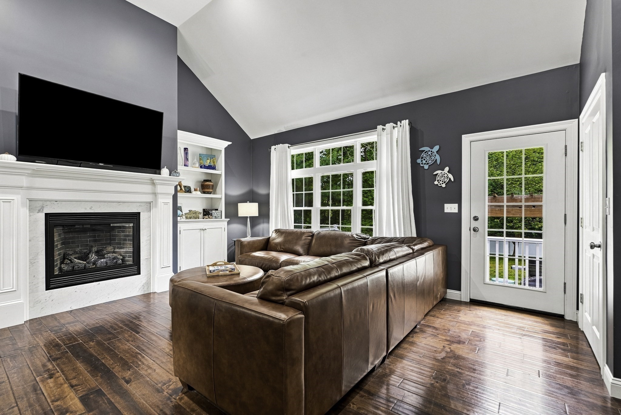 8 Mellen St Property Photo 6