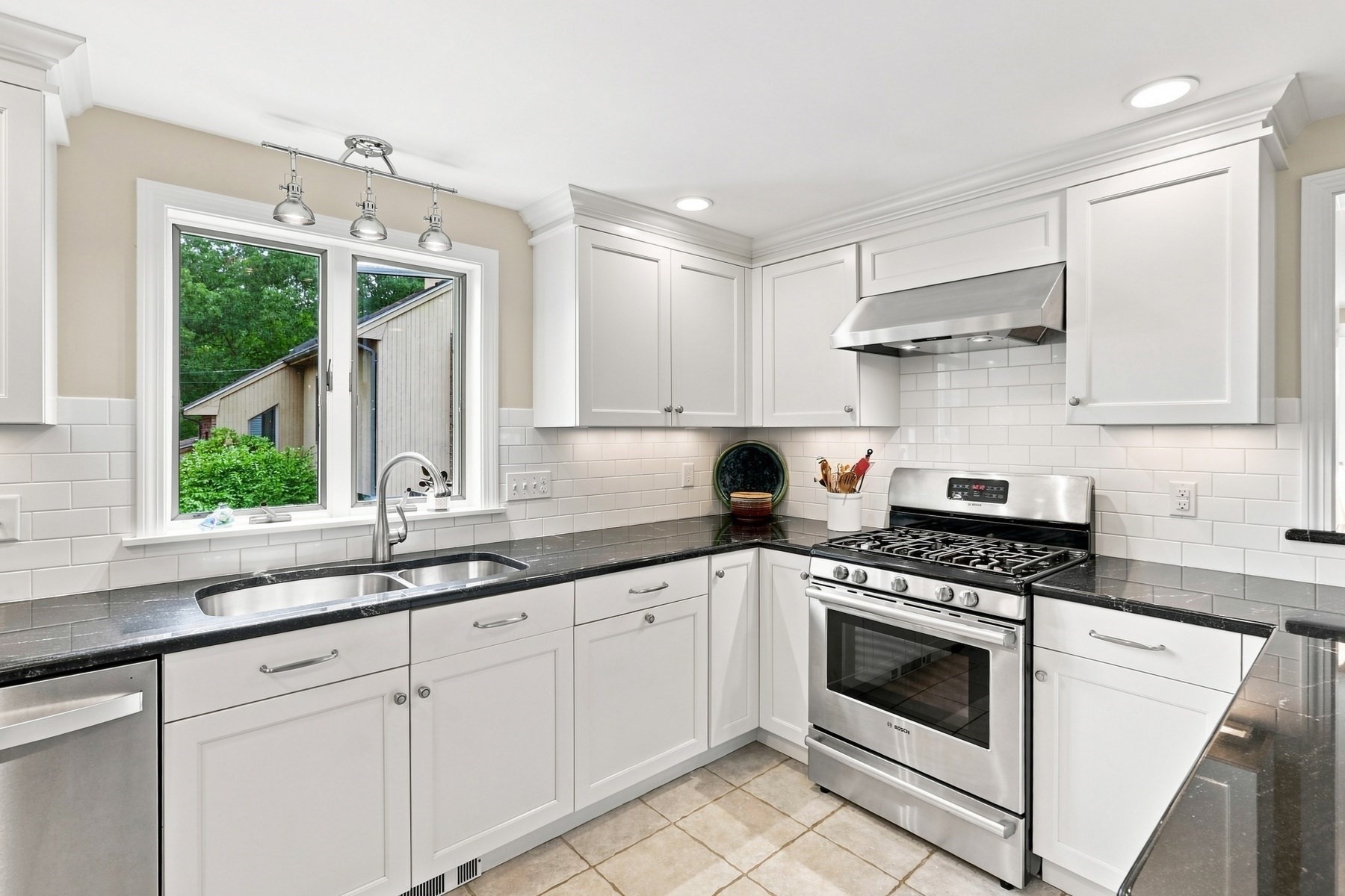 123 Eastman Avenue Property Photo 13