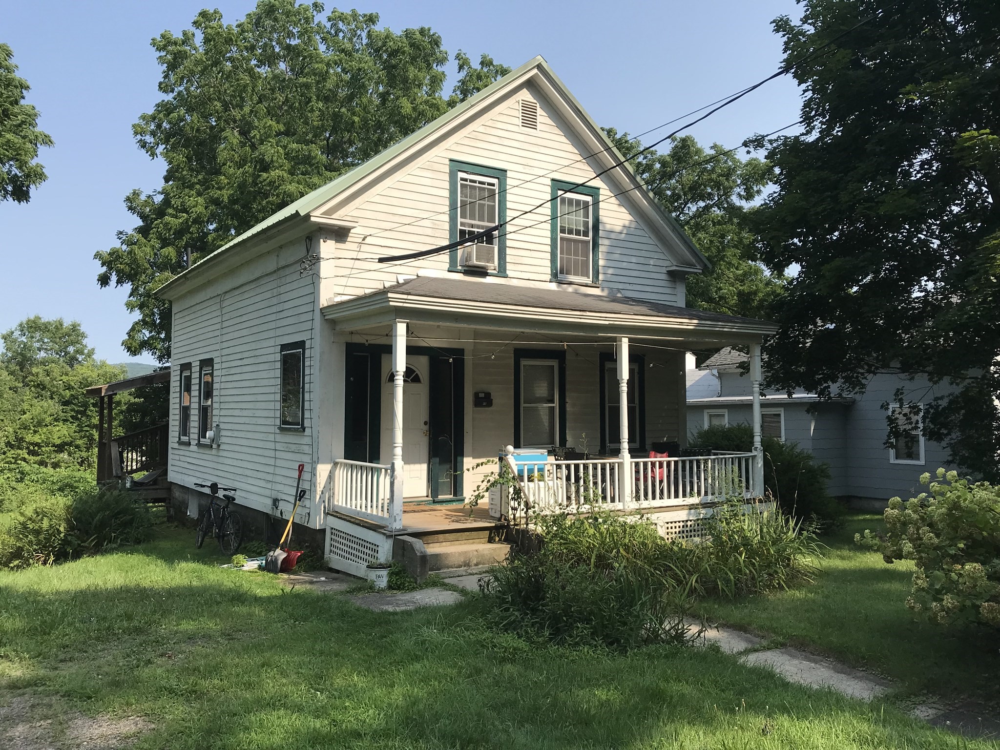 48 Railroad St Property Photo 1