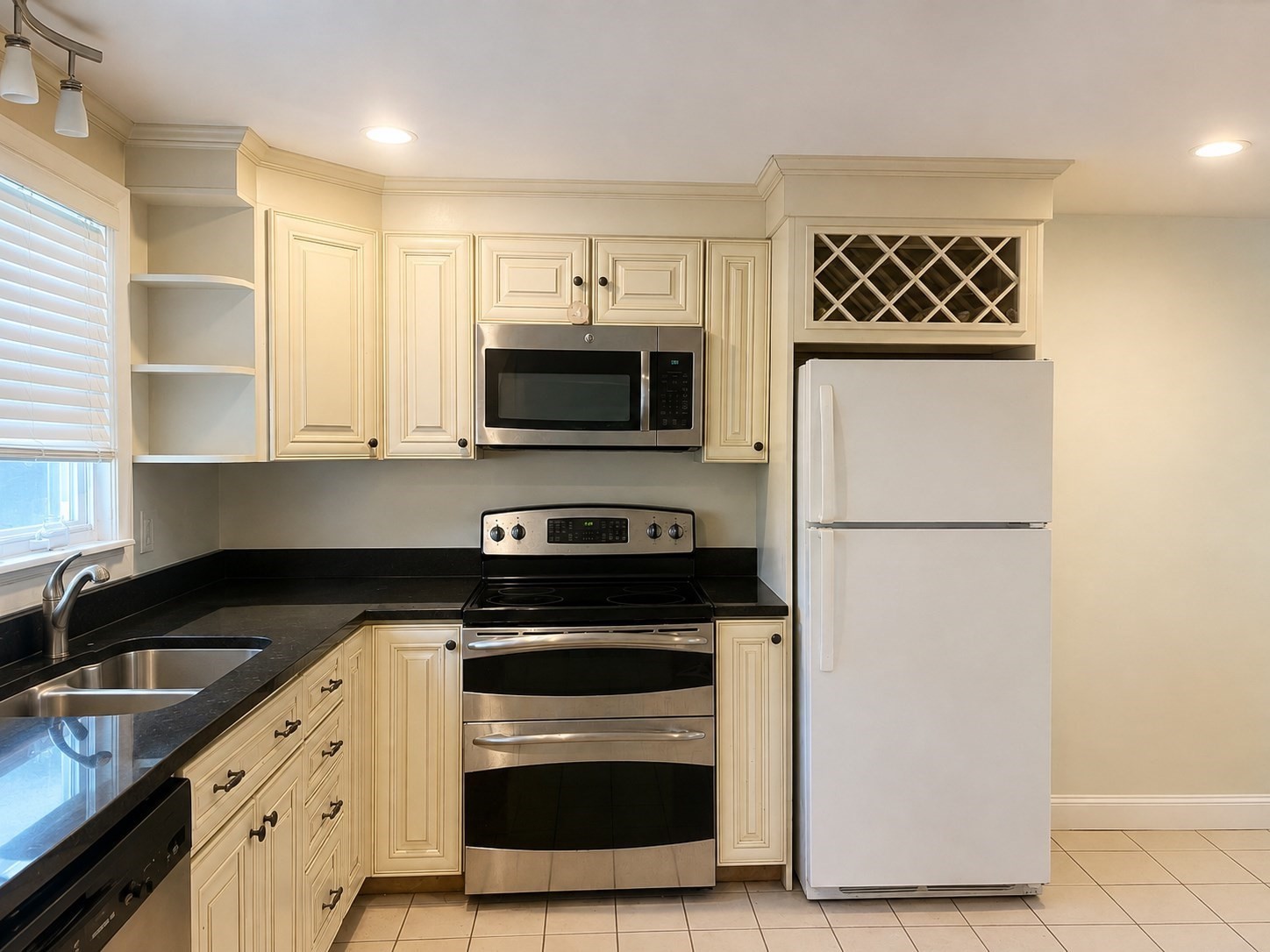 76 Central St Property Photo 2