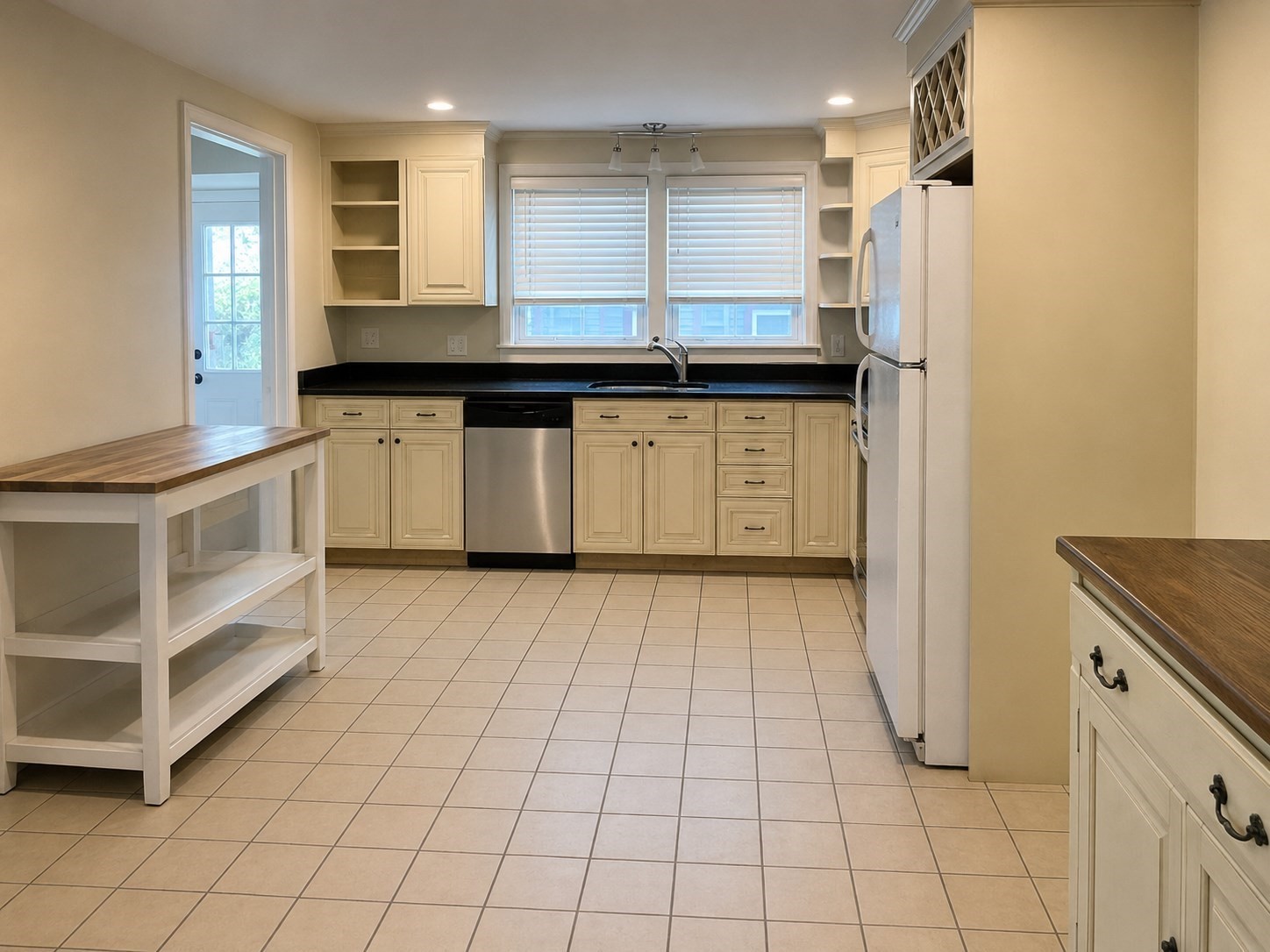 76 Central St Property Photo 3