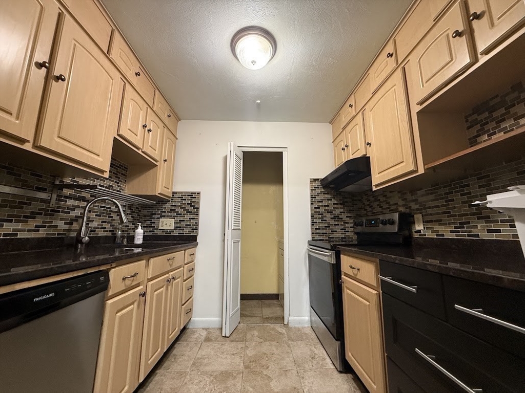 35 Washington St # 3 Property Photo 8
