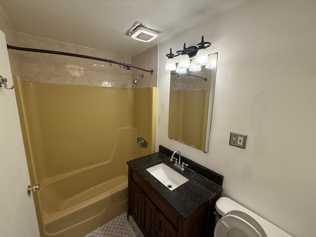 35 Washington St # 3 Property Photo 9
