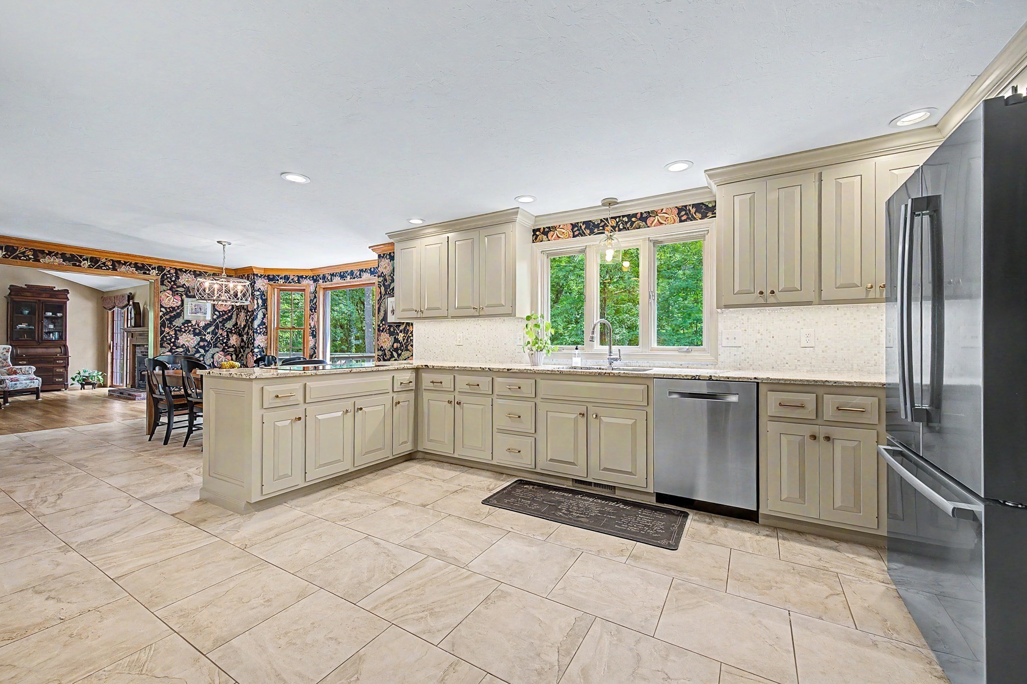 8 Erika Dr Property Photo 3