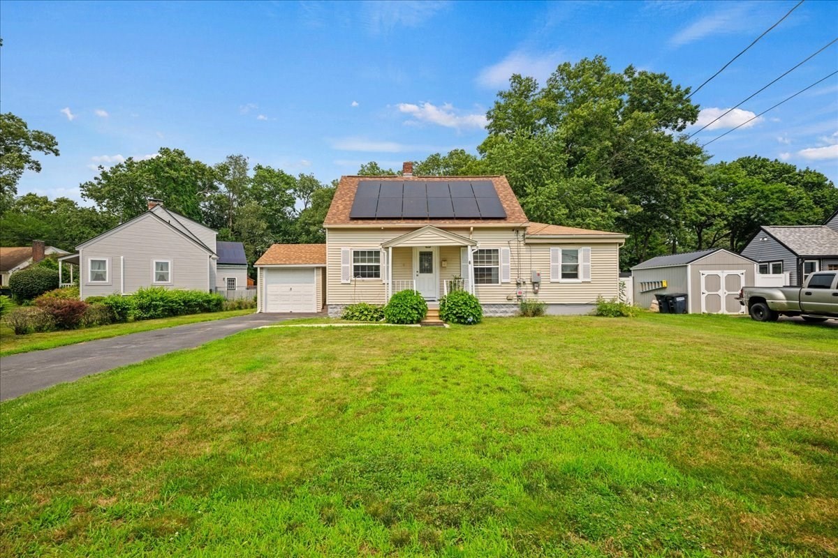 6 Oakwood Ave Property Photo 2