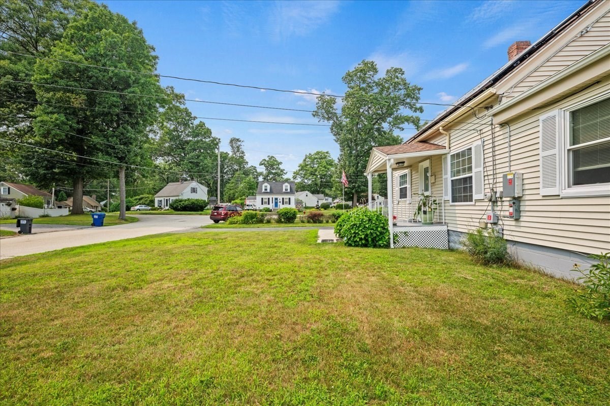 6 Oakwood Ave Property Photo 4