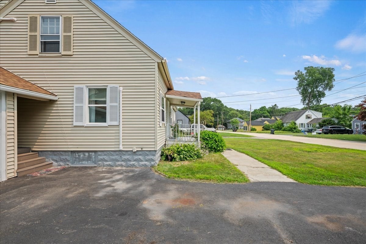6 Oakwood Ave Property Photo 5