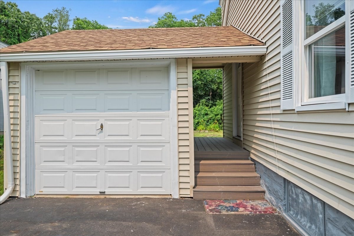 6 Oakwood Ave Property Photo 6