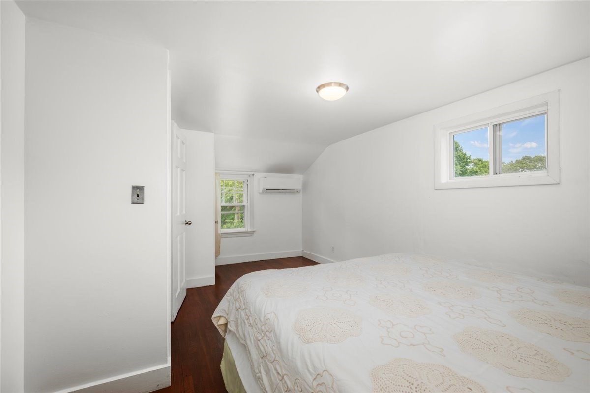 6 Oakwood Ave Property Photo 25
