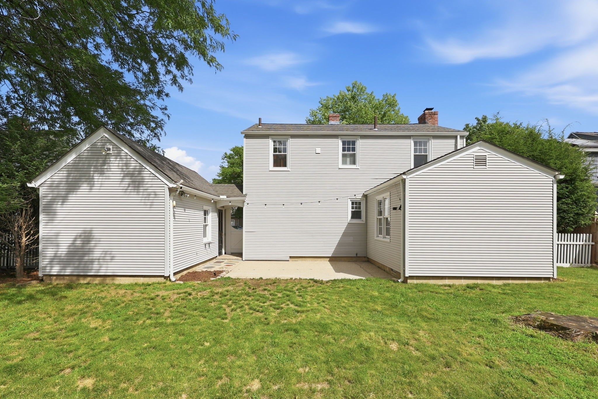250 Gillette Ave Property Photo 4