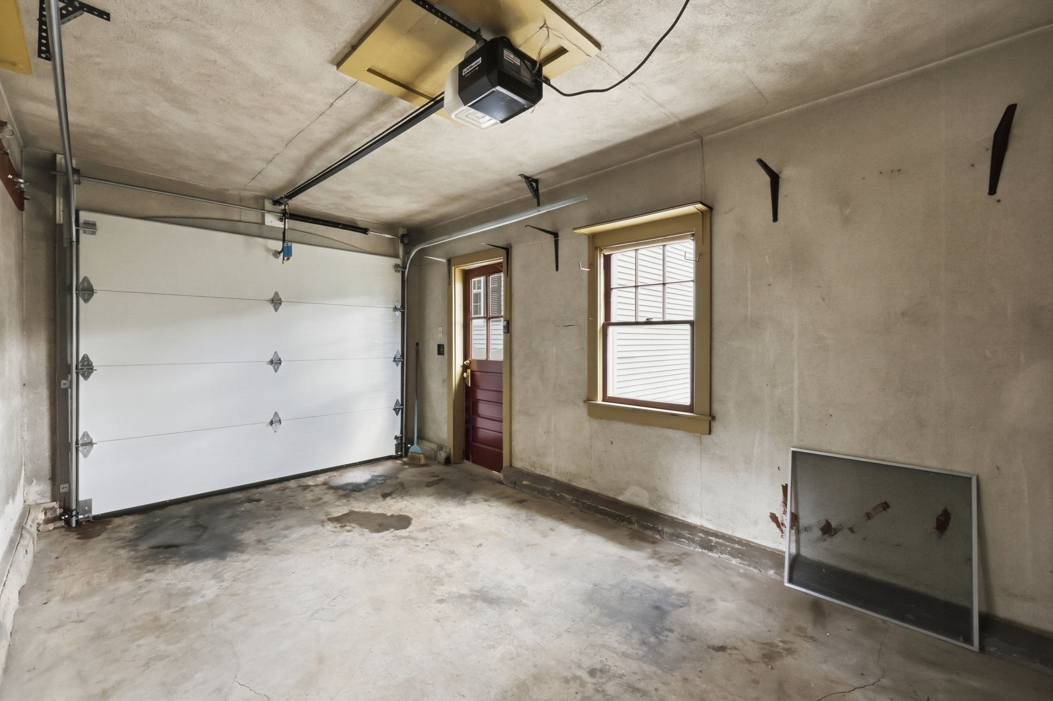 250 Gillette Ave Property Photo 37
