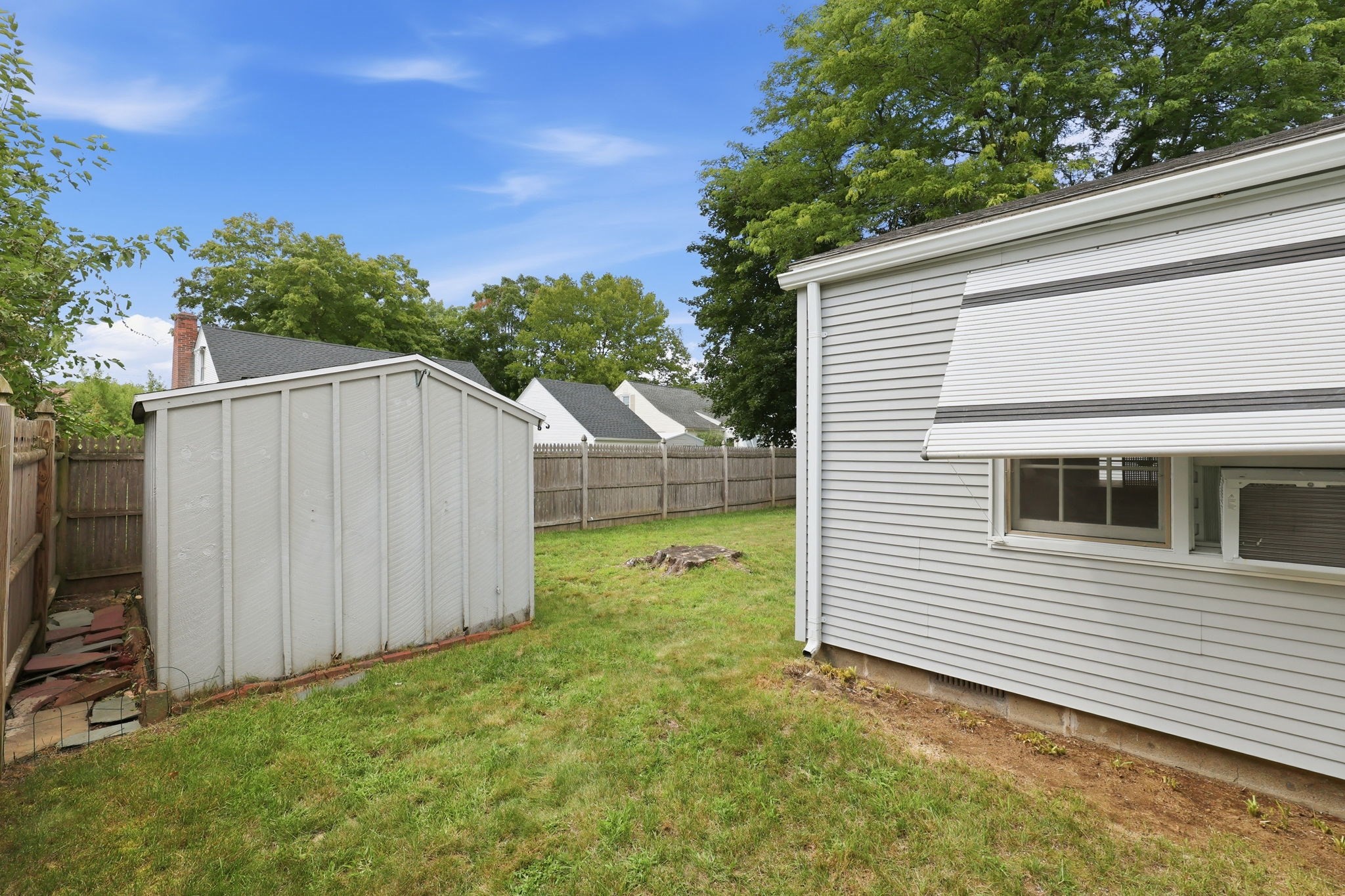 250 Gillette Ave Property Photo 41