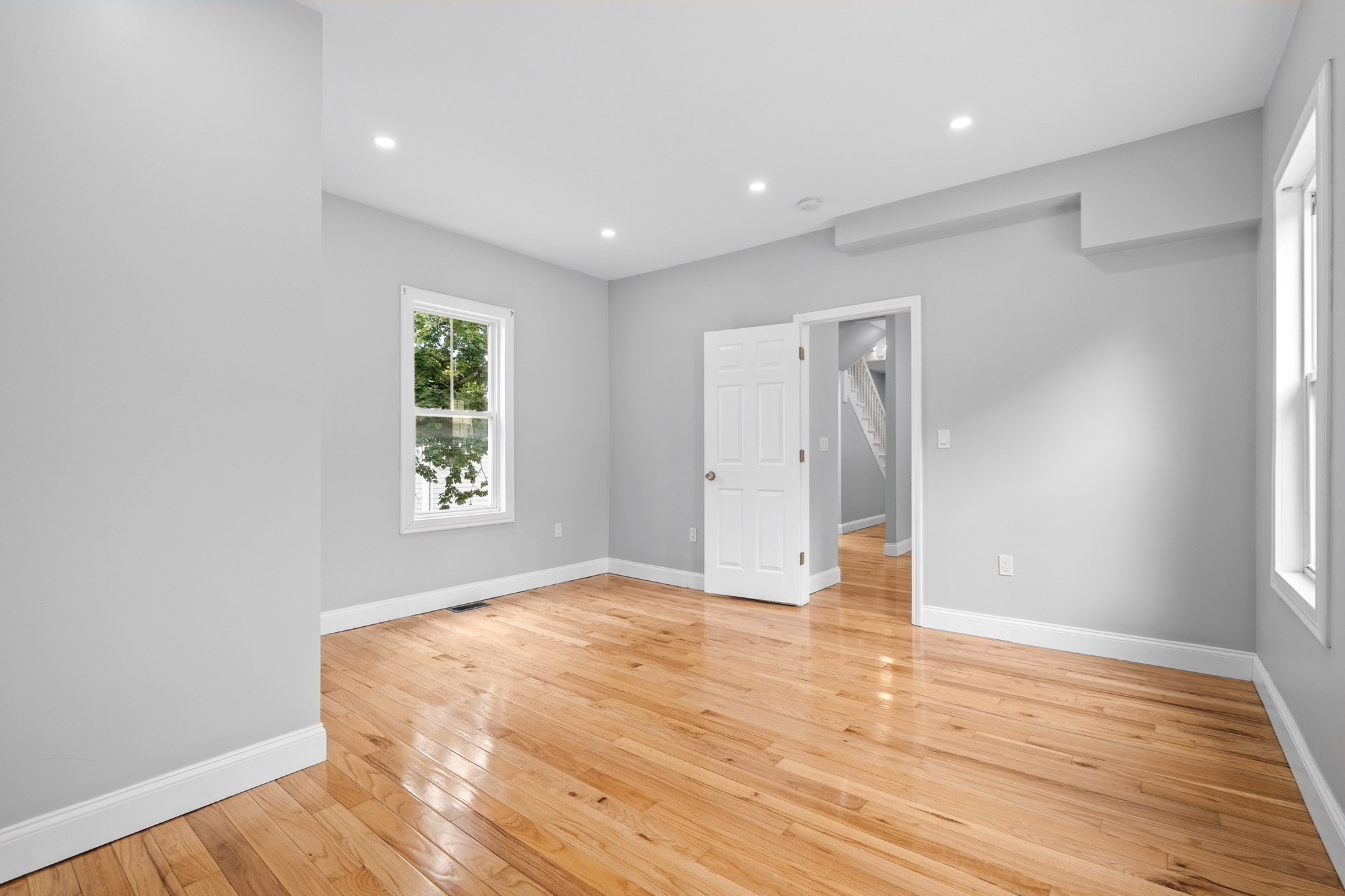 545 Washington St Property Photo 10