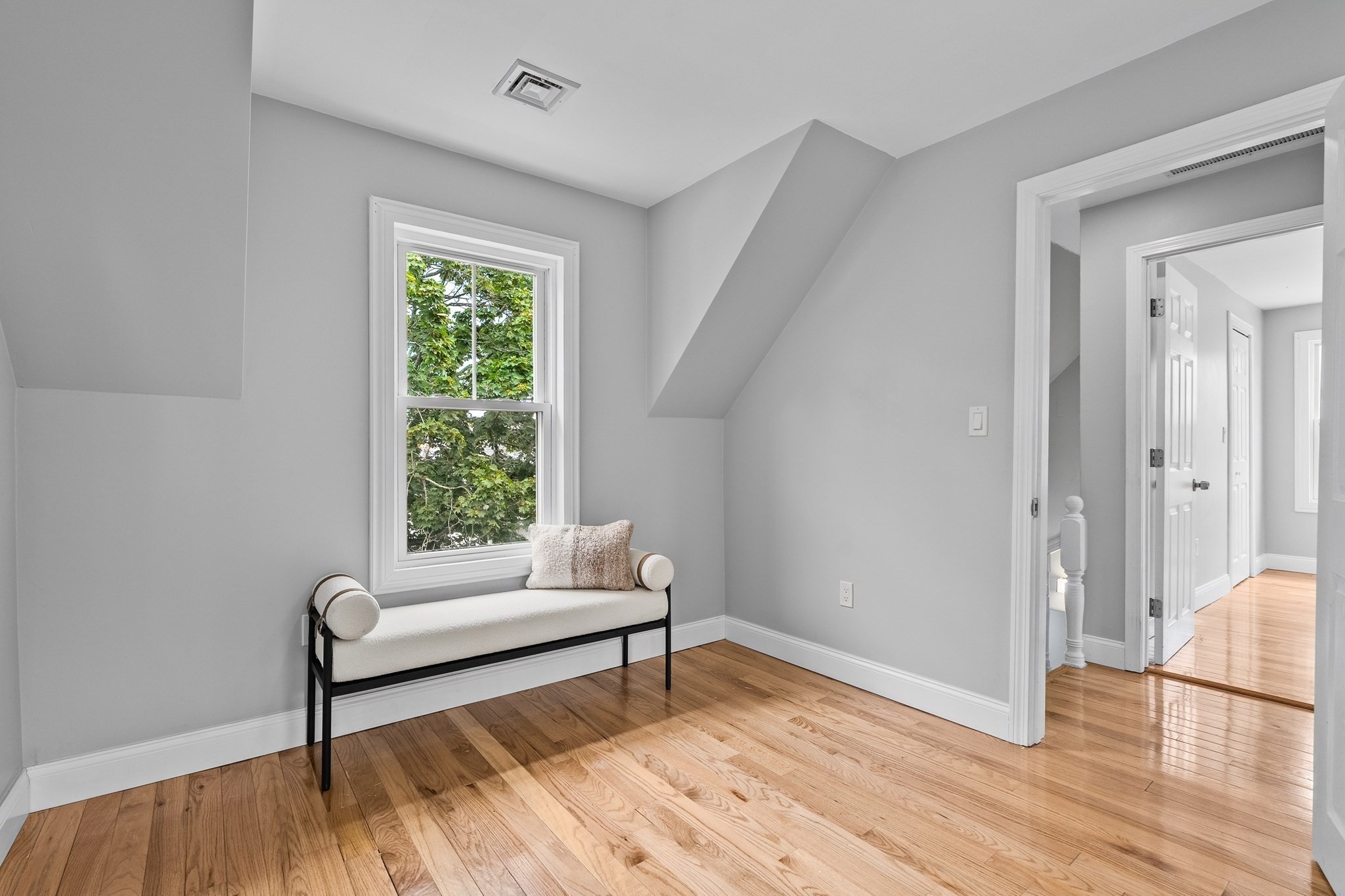 545 Washington St Property Photo 16