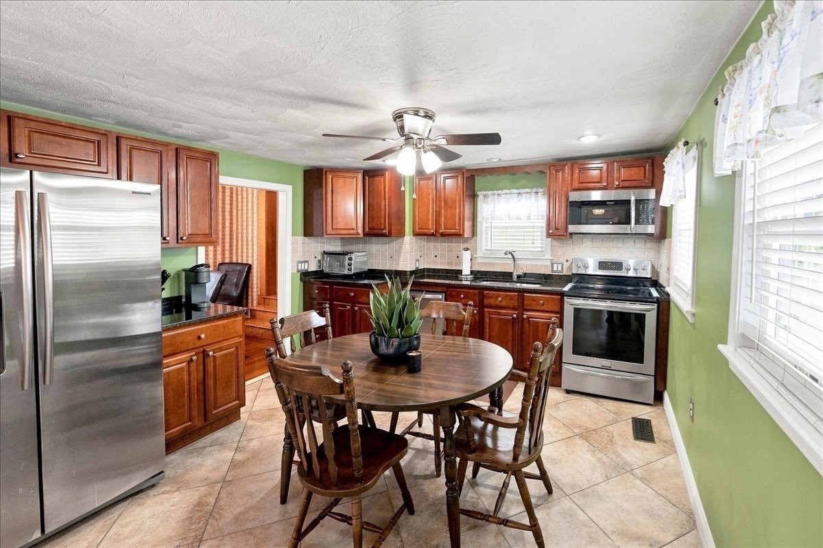9 Oliver Street Property Photo 6