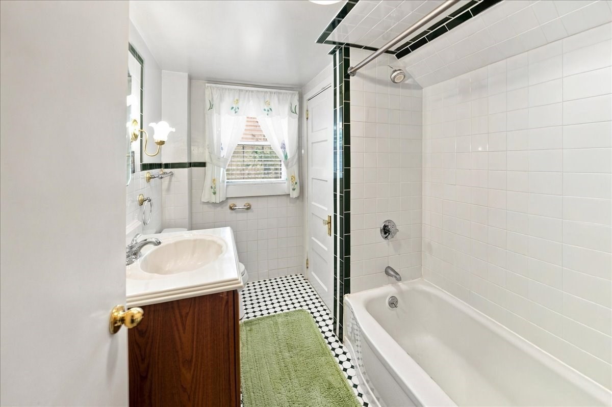 9 Oliver Street Property Photo 12