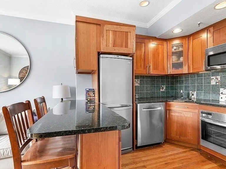 511 Beacon # R Property Photo 1