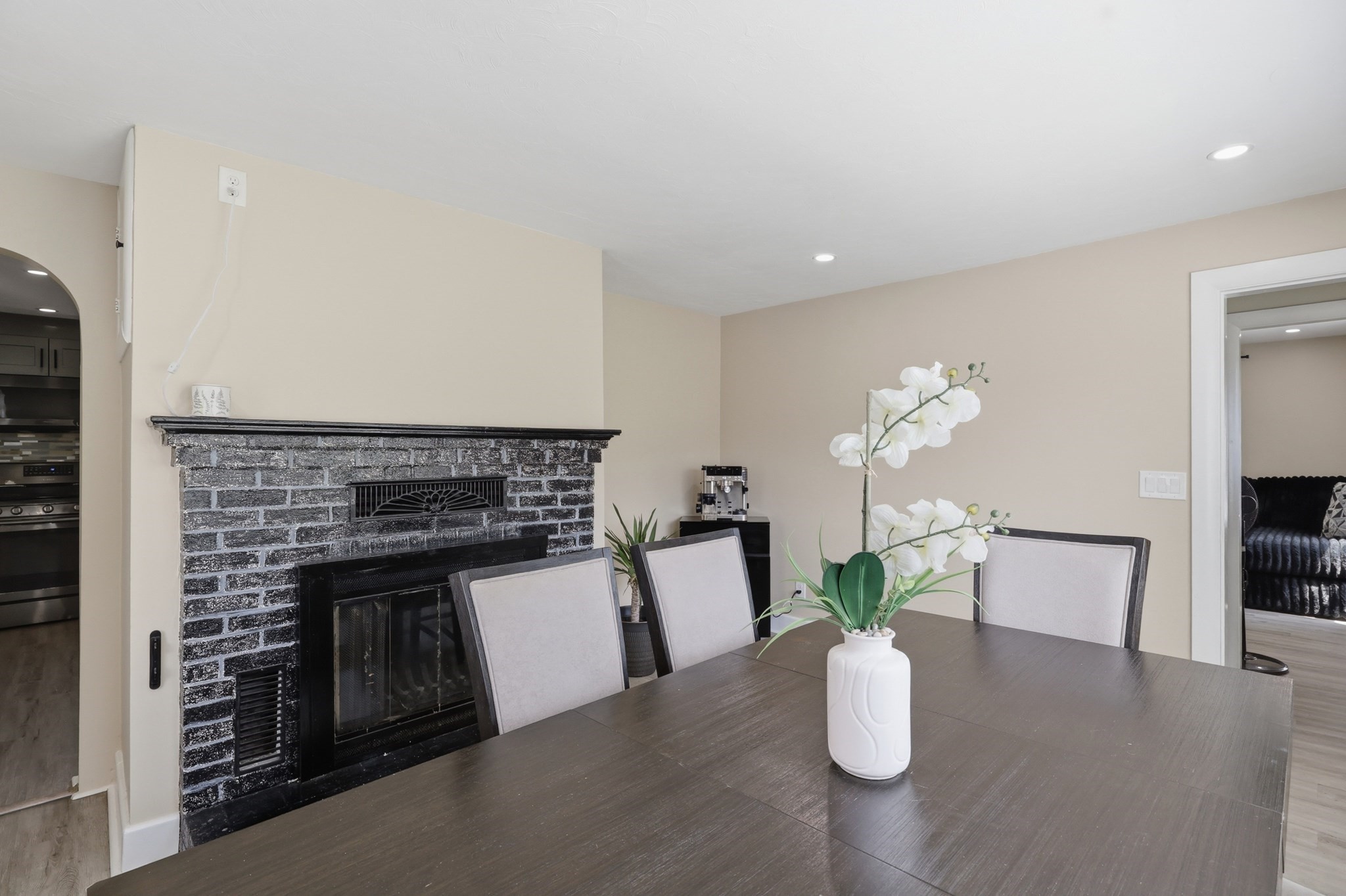 229 Whalom Rd Property Photo 15