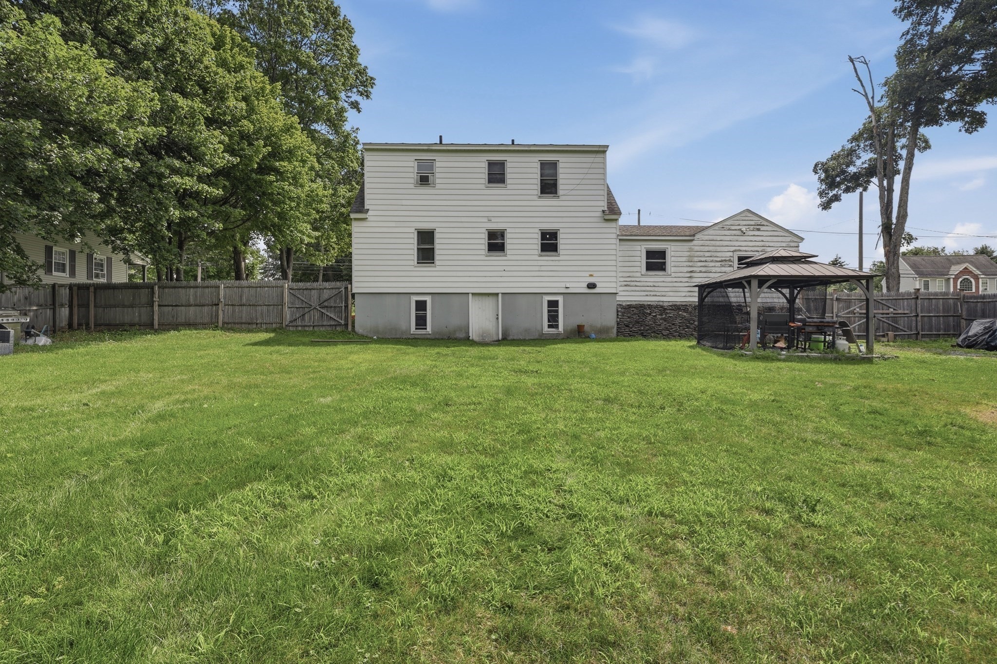 229 Whalom Rd Property Photo 32