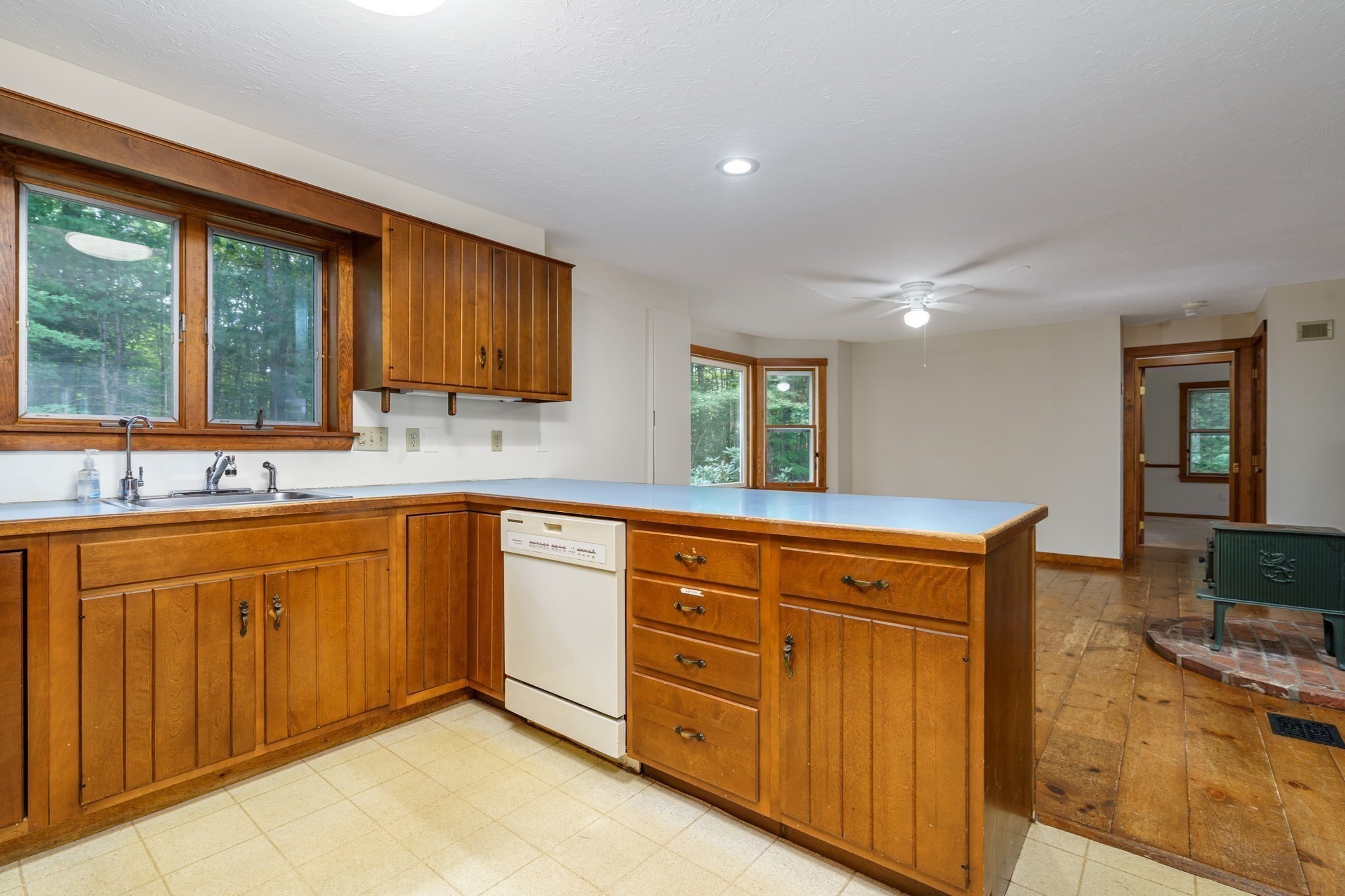 123 Saunders Street Property Photo 17