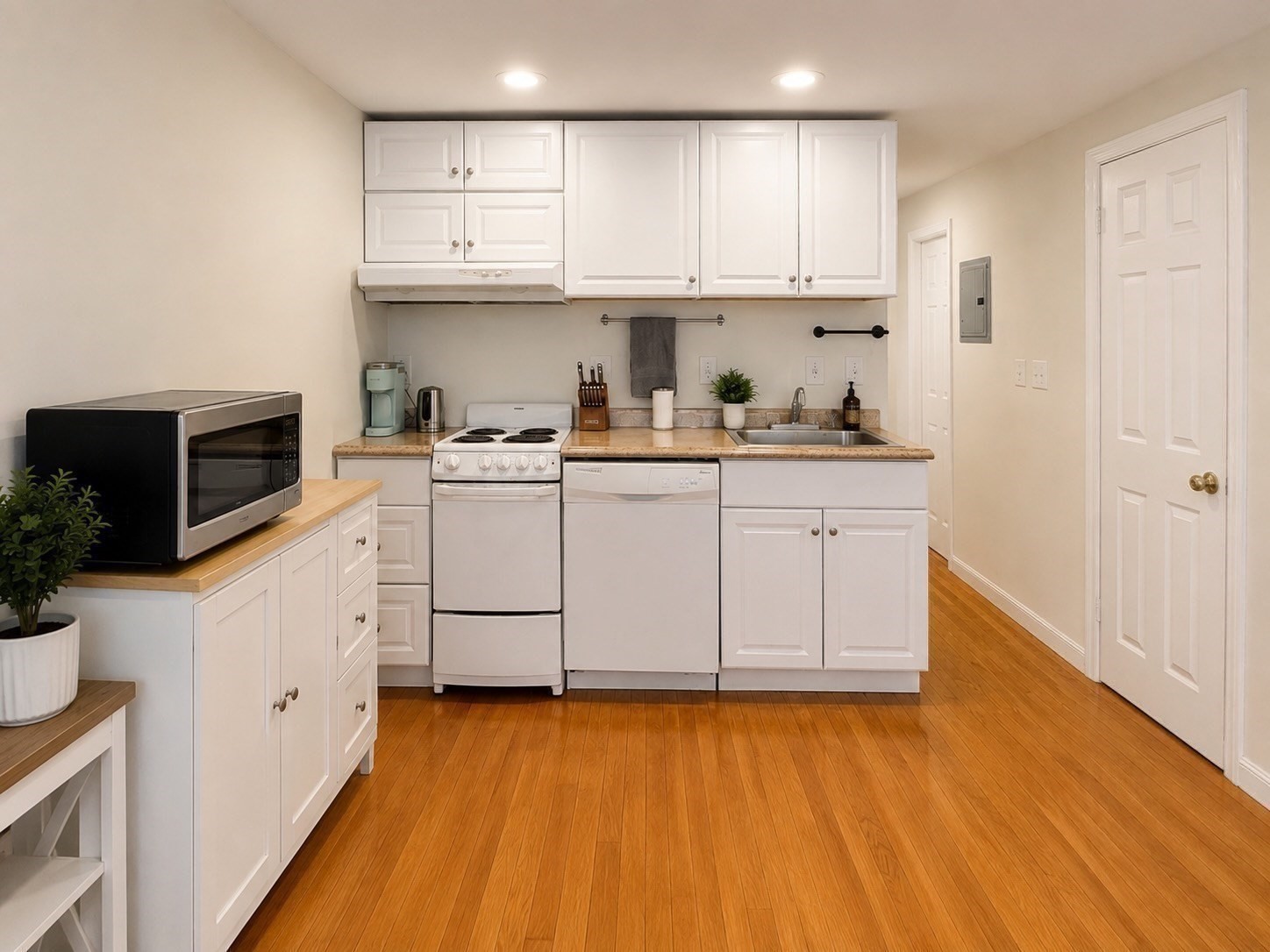 28 Phillips St # G Property Photo 3