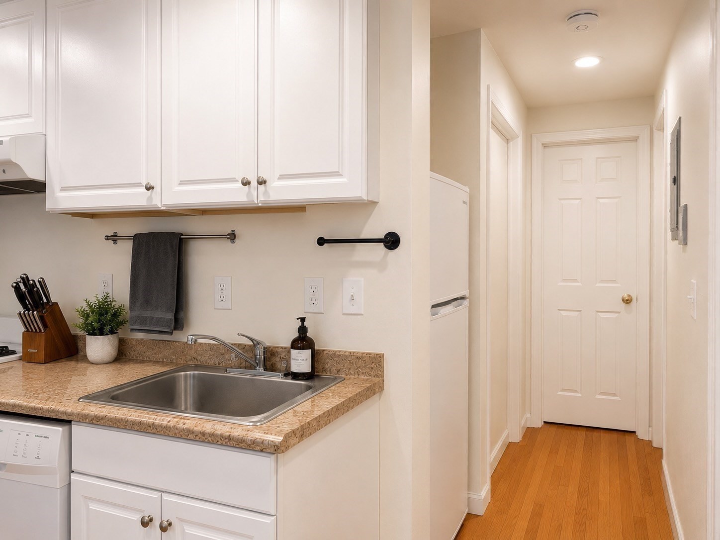 28 Phillips St # G Property Photo 5