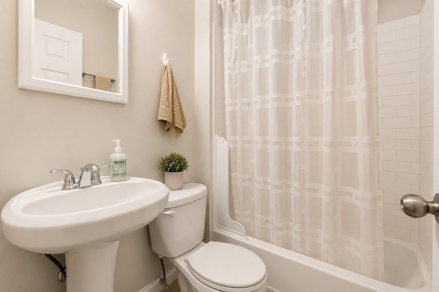 28 Phillips St # G Property Photo 6