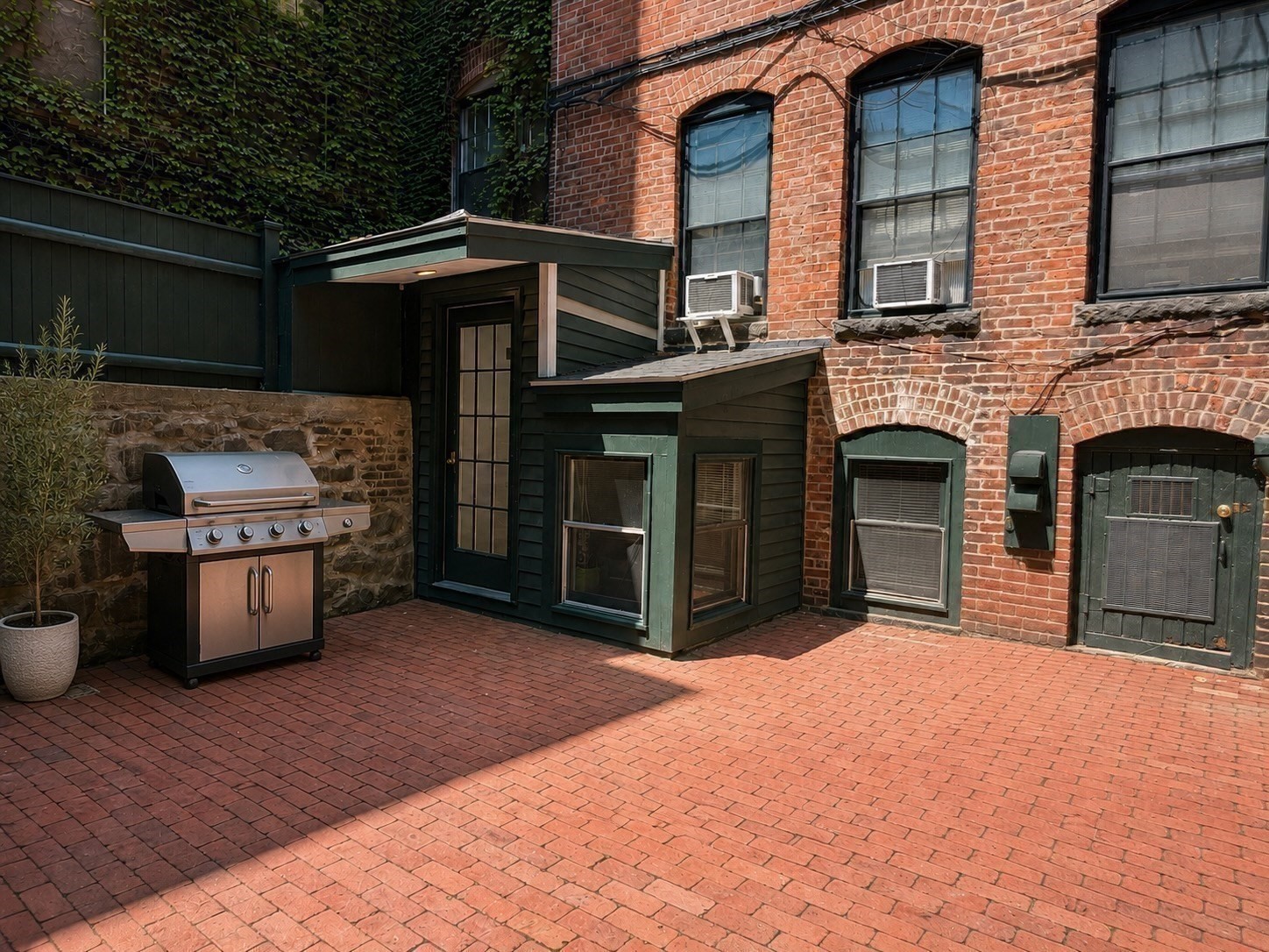 28 Phillips St # G Property Photo 13