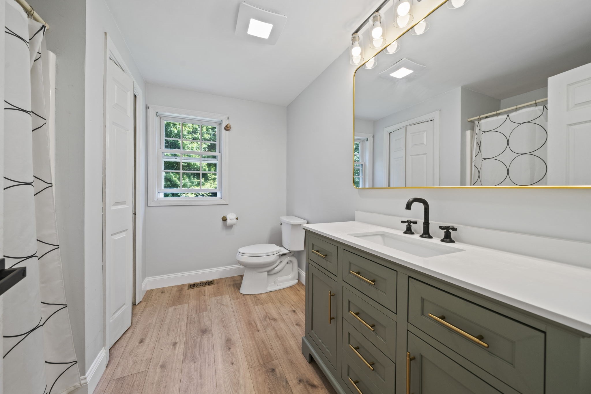 379 West Washington Street Property Photo 15