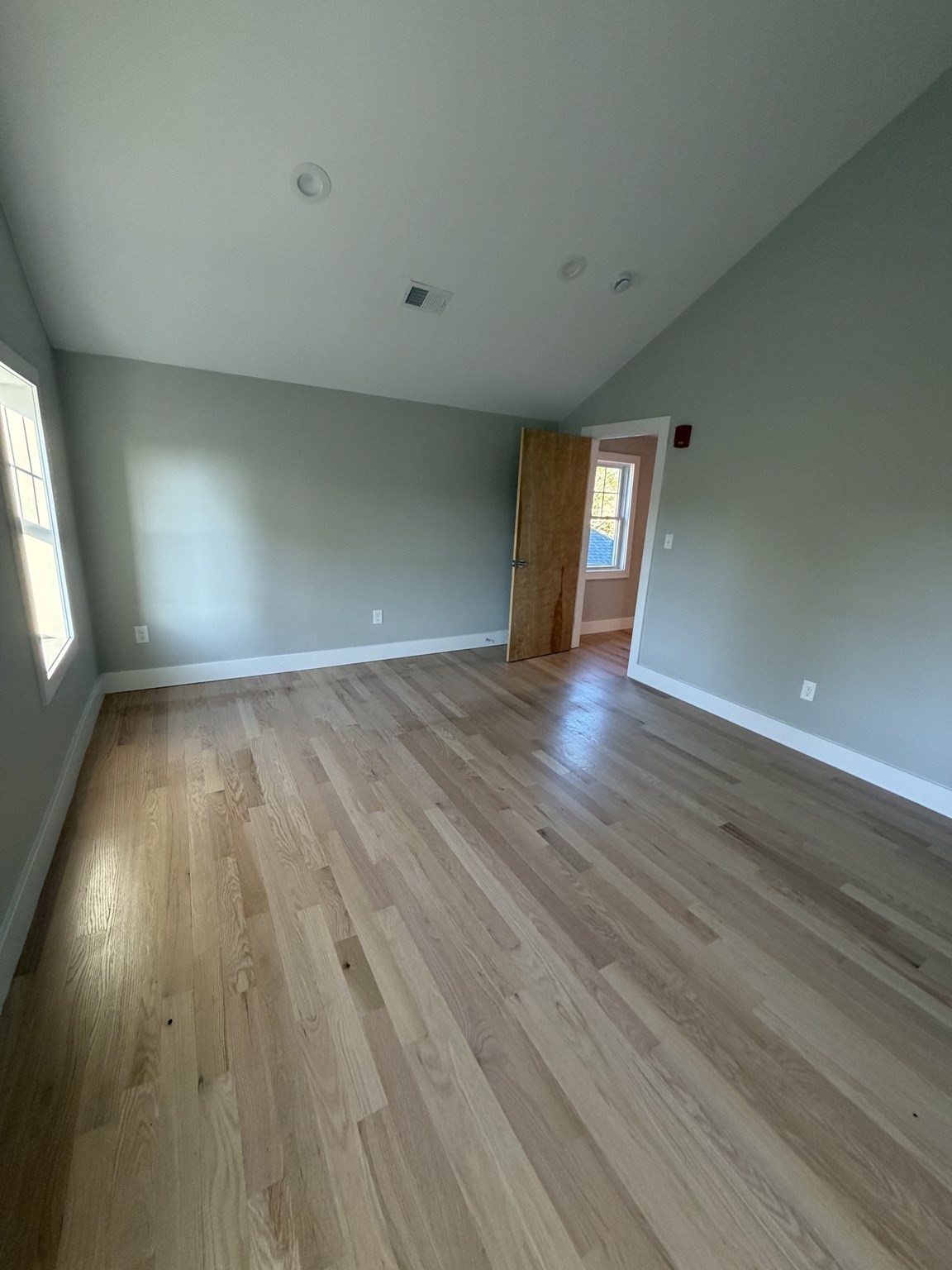 944 East St # 3 Property Photo 18
